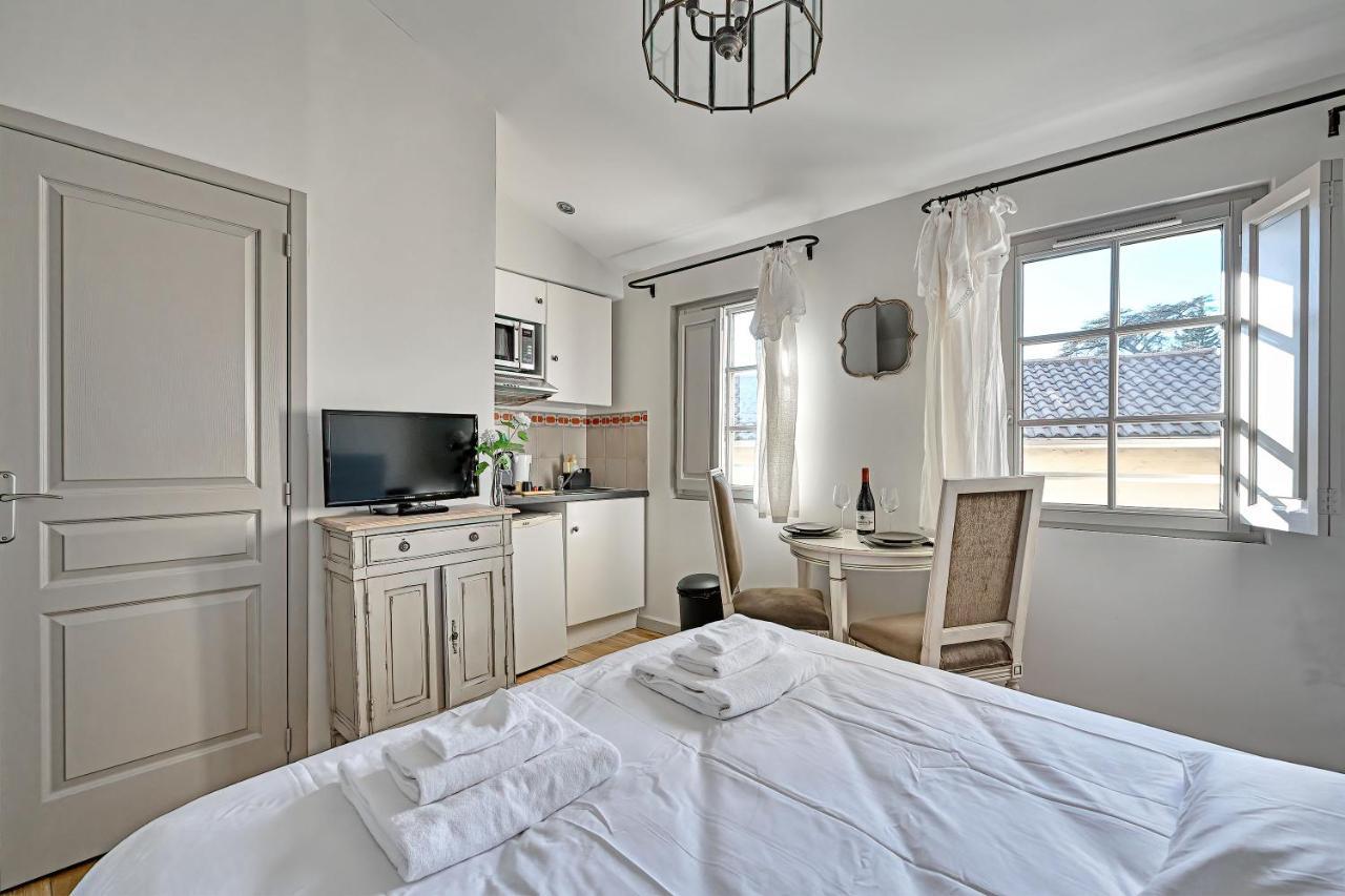 Au Coeur Des Papes, Dans Batisse De Charme Studios & Appartements En Coeur De Ville Avinyon Dış mekan fotoğraf