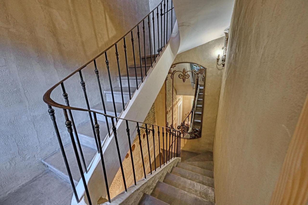 Au Coeur Des Papes, Dans Batisse De Charme Studios & Appartements En Coeur De Ville Avinyon Dış mekan fotoğraf