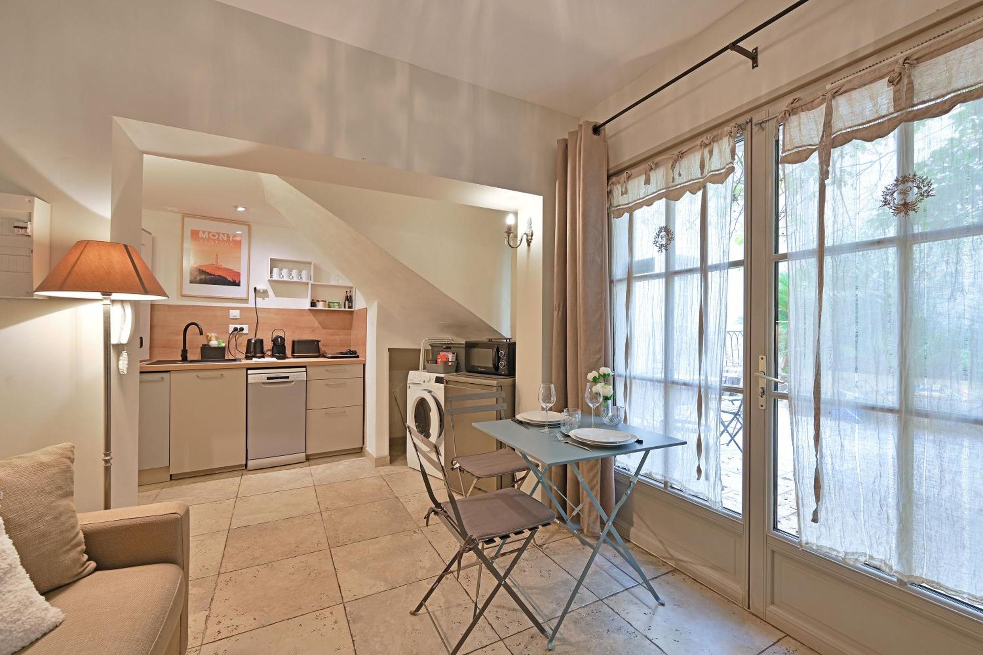 Au Coeur Des Papes, Dans Batisse De Charme Studios & Appartements En Coeur De Ville Avinyon Dış mekan fotoğraf
